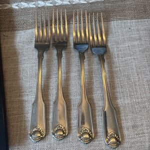 Oneida CLASSIC SHELL Lot of 4 Dinner Forks Stainless 7 5/8" Glossy